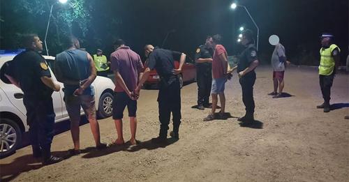 A golpes subieron a una persona a un auto y los interceptó la Policía en la ruta - Policiales - Elonce.com