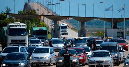 Uruguay quiere limitar el cruce de personas a la Argentina